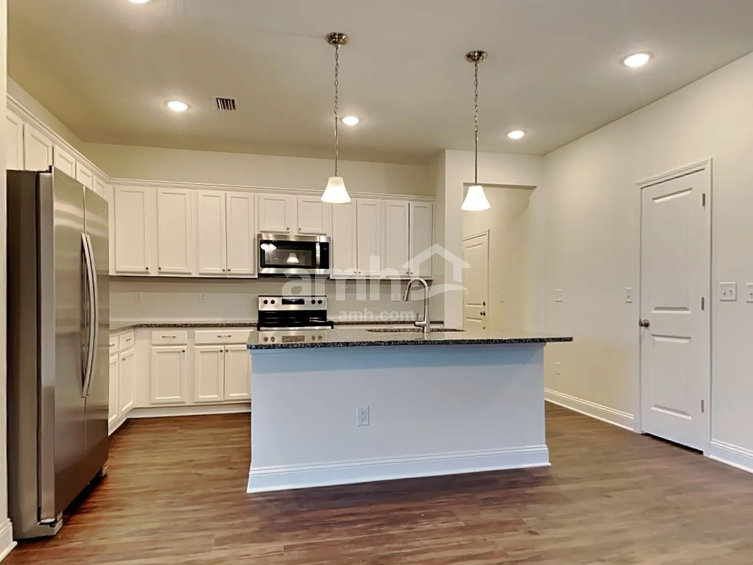 4 bed, 2.5 bath, 2078 sqft, $2,785 — Photo 3