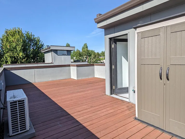 Top floor deck