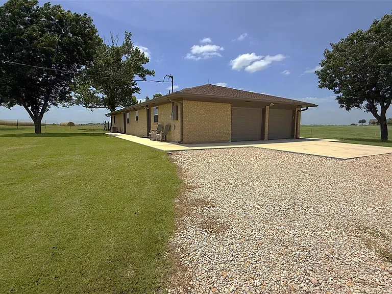 10150 FM 619 — Photo 5
