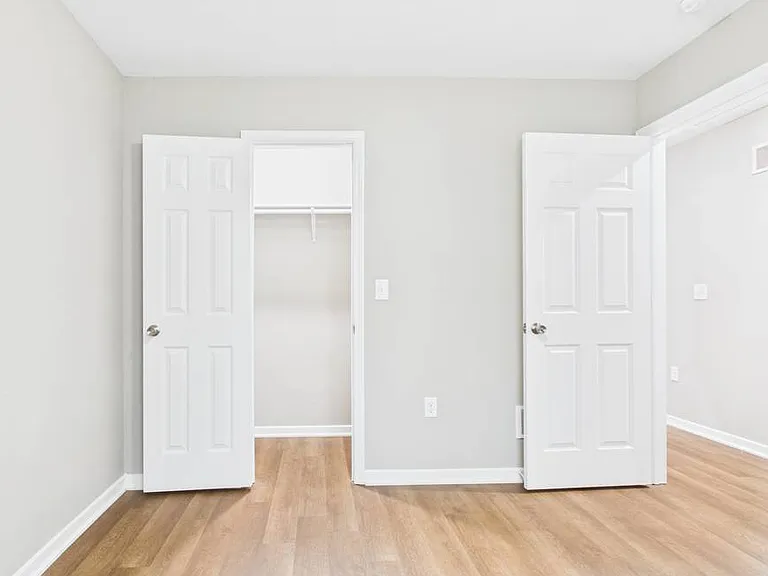 306 W Market St #B — Photo 10