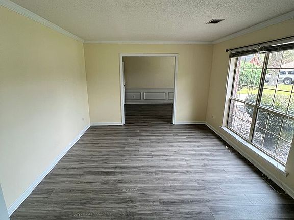 2nd image of 526 Maxwelton Cir