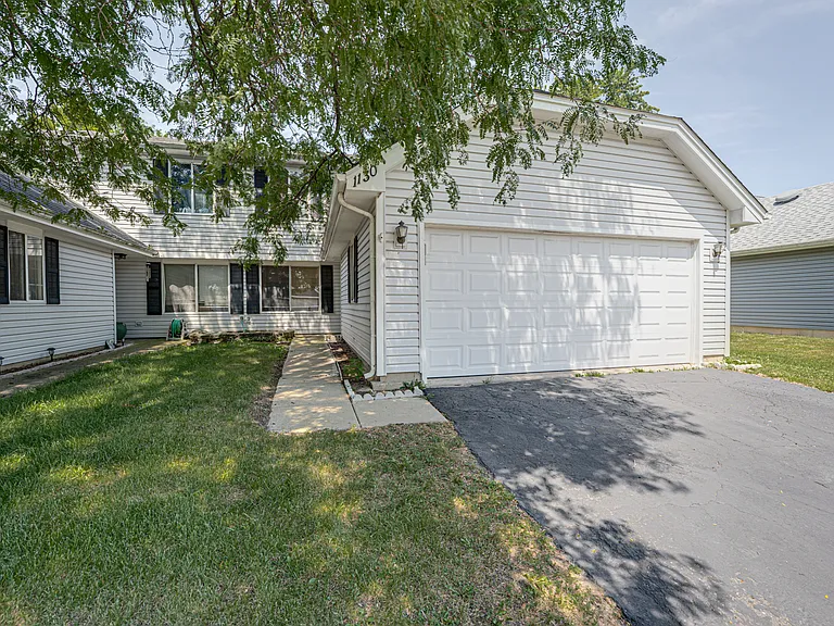 1130 Brockton Ct — Photo 2