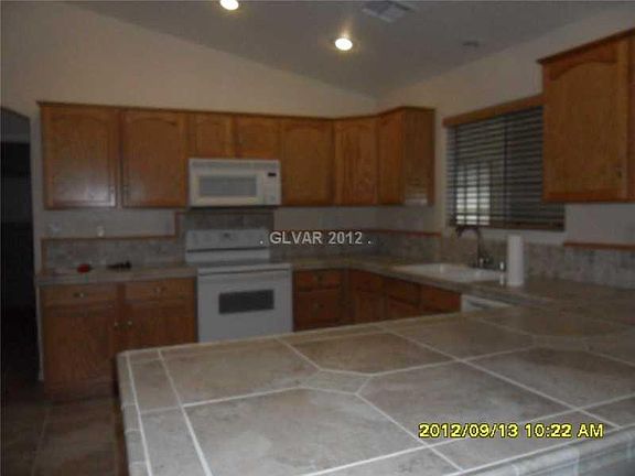 New Microwave, very nice tile work/counters & floor