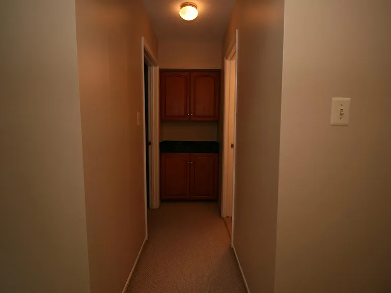 512 Suffield Dr — Photo 24