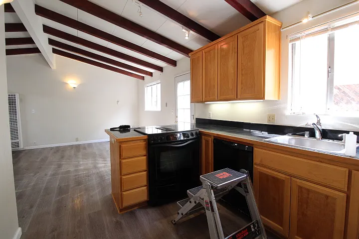1433 Cottage St — Photo 9
