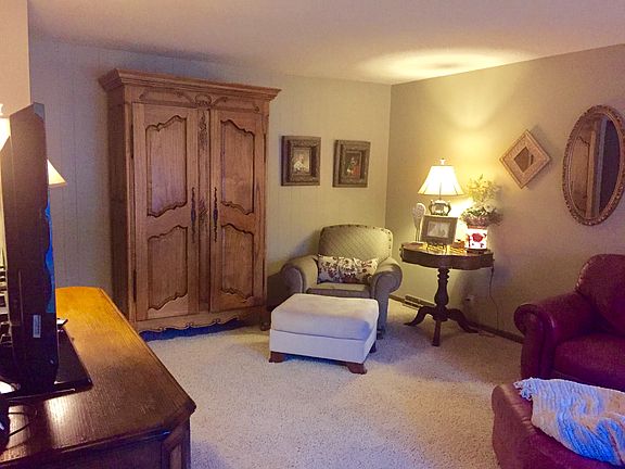 Spacious living room