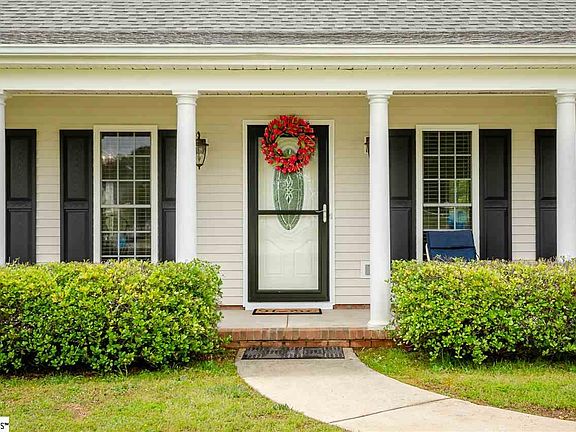3rd image of 102 Rock Moss Dr