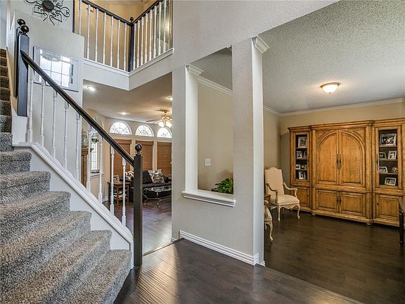 5th image of 1309 Greenleaf Cir