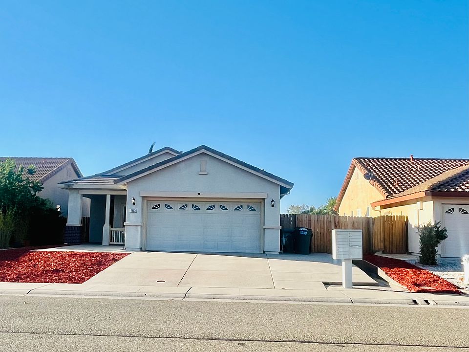 House in nice neighborhoods, low maintenance front and back yard