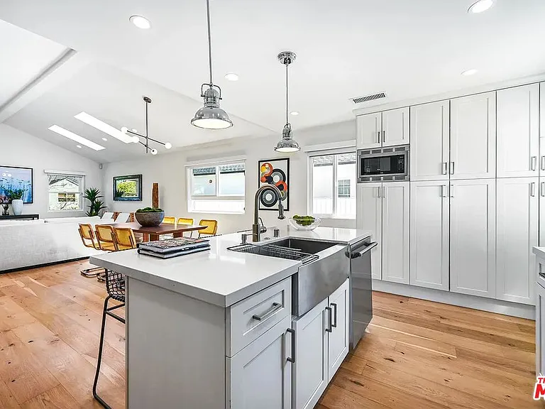 2751 Midvale Ave — Photo 8