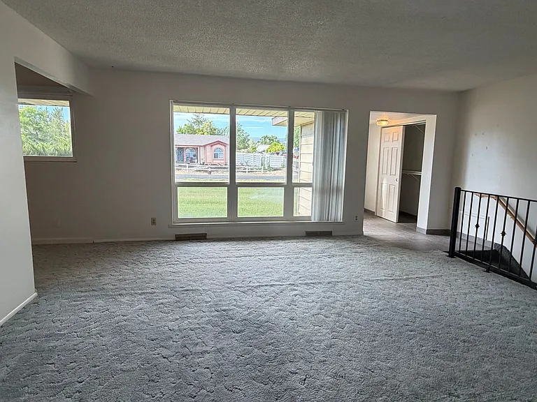 2636 Hickory Dr — Photo 12