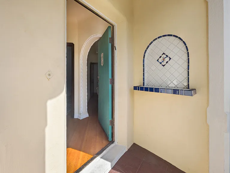 166 N Arnaz Dr #166.5 — Photo 3