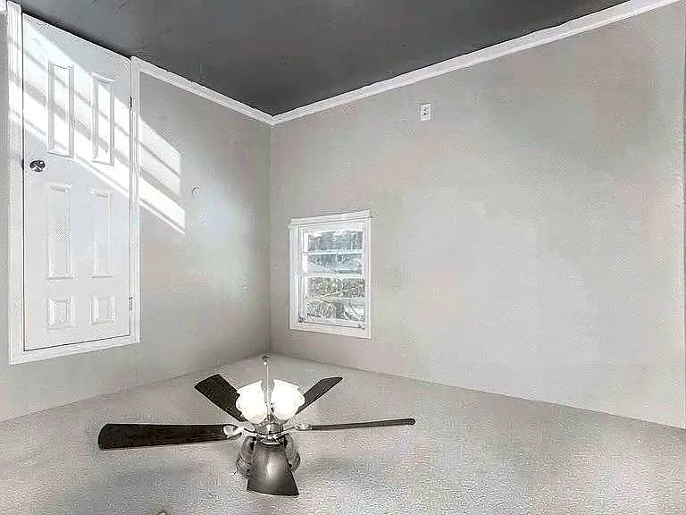 121 Westbridge Rd — Photo 1