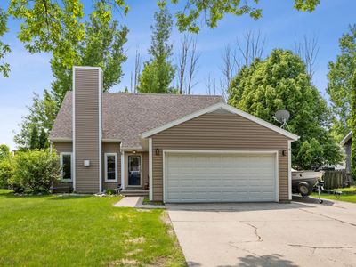 1813 Prairie Ln S, Fargo, ND, 58103