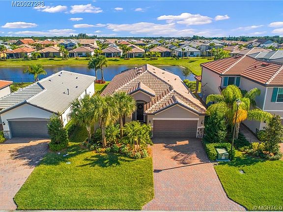 3rd image of 637 SE Monet Dr