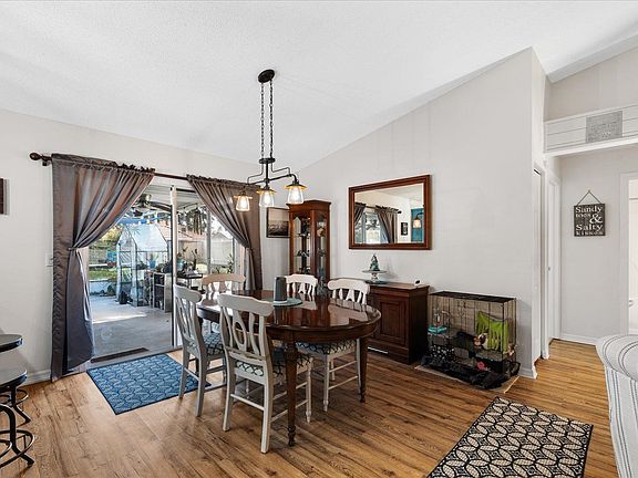 5th image of 21 Fenwick Ln