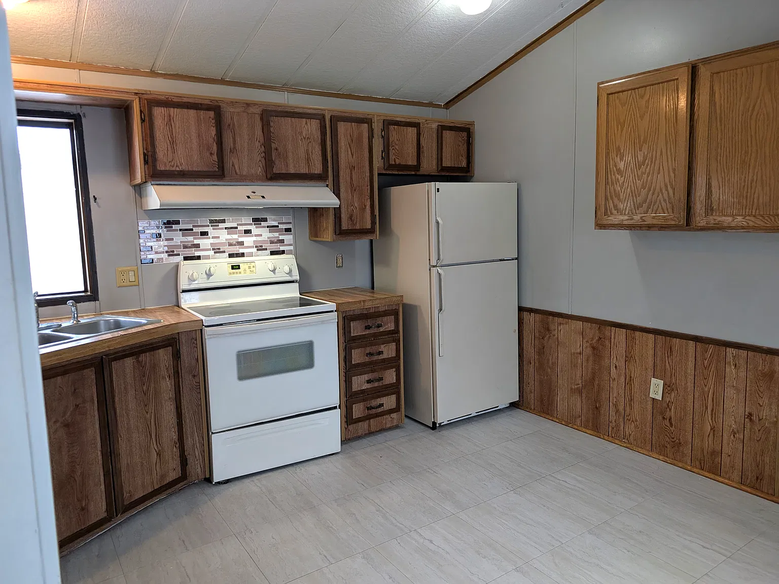 3 bed, 1008 sqft, $1,075 — Photo 3