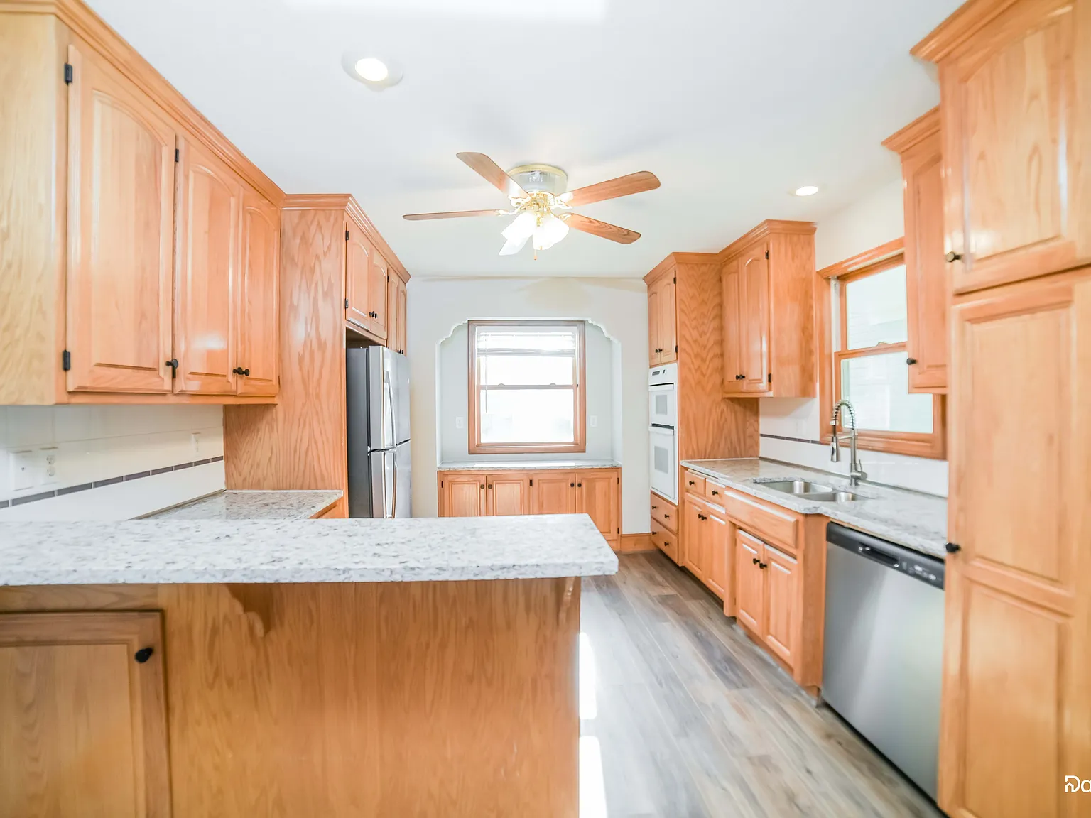 3 bed, 3.0 bath, 1895 sqft, $2,245 — Photo 4