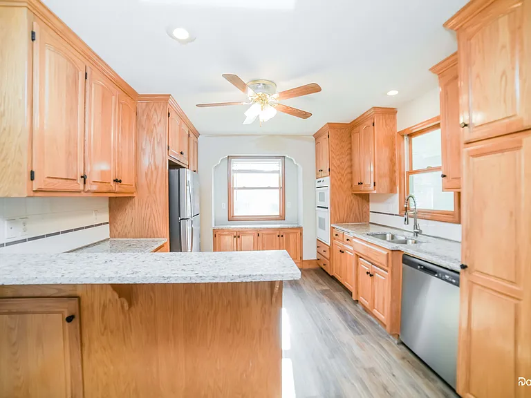 805 SW Harvest Dr — Photo 4
