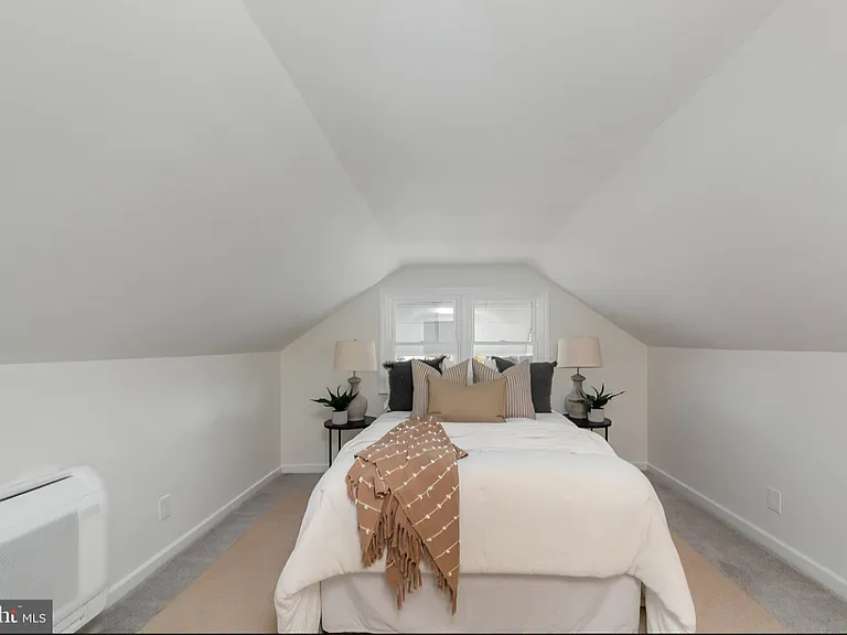 1239 Willow Rd — Photo 6