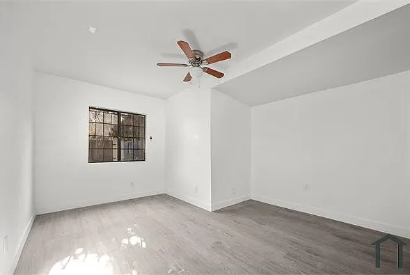 3454 Hunter St — Photo 15
