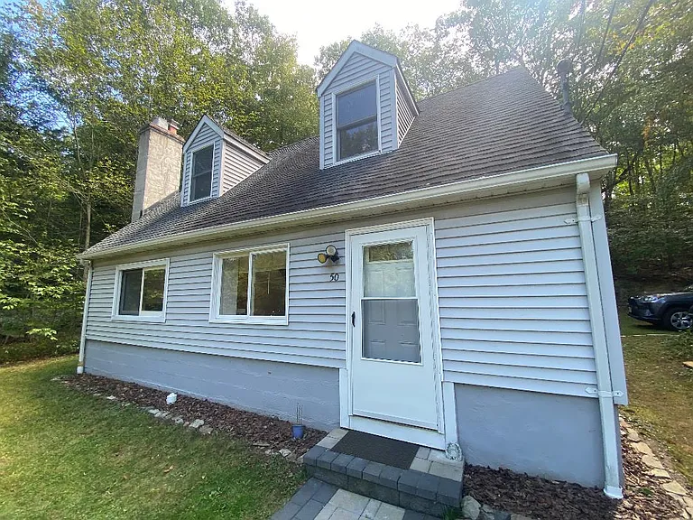Modern Cape Cod, with scenic river across the street and woods! Watch the wildlife from your Kitchen!