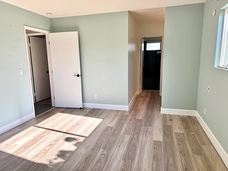 4578 Narragansett Ave — Photo 30