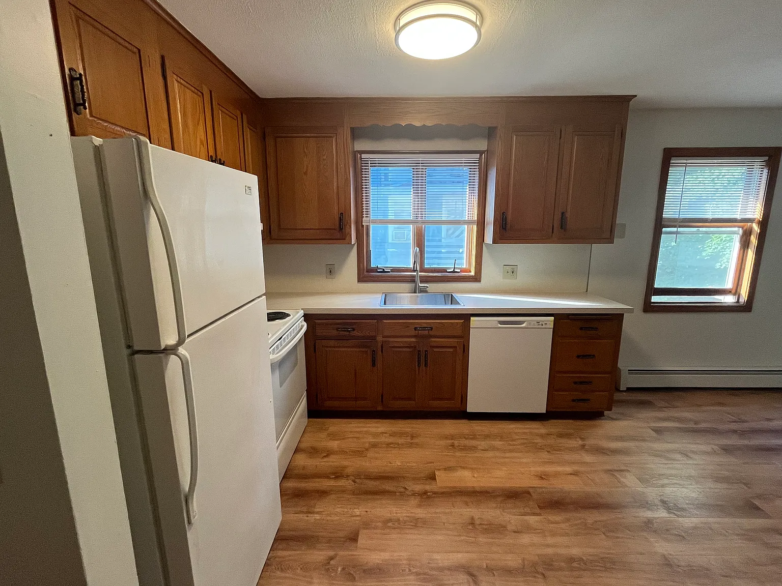 1 bed, 650 sqft, $1,200 — Photo 3