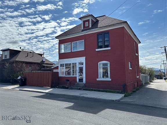 3rd image of 126 1st St
