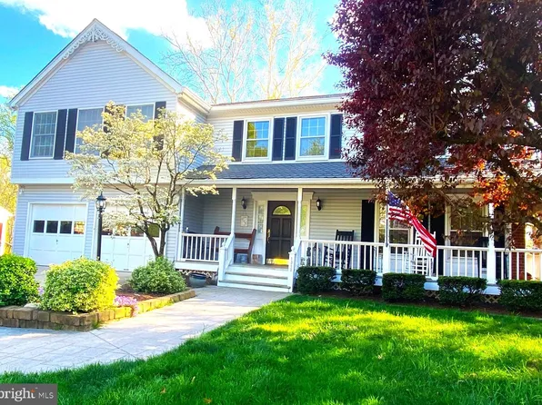 1312 Yellow Tavern Ct, Herndon, VA 20170