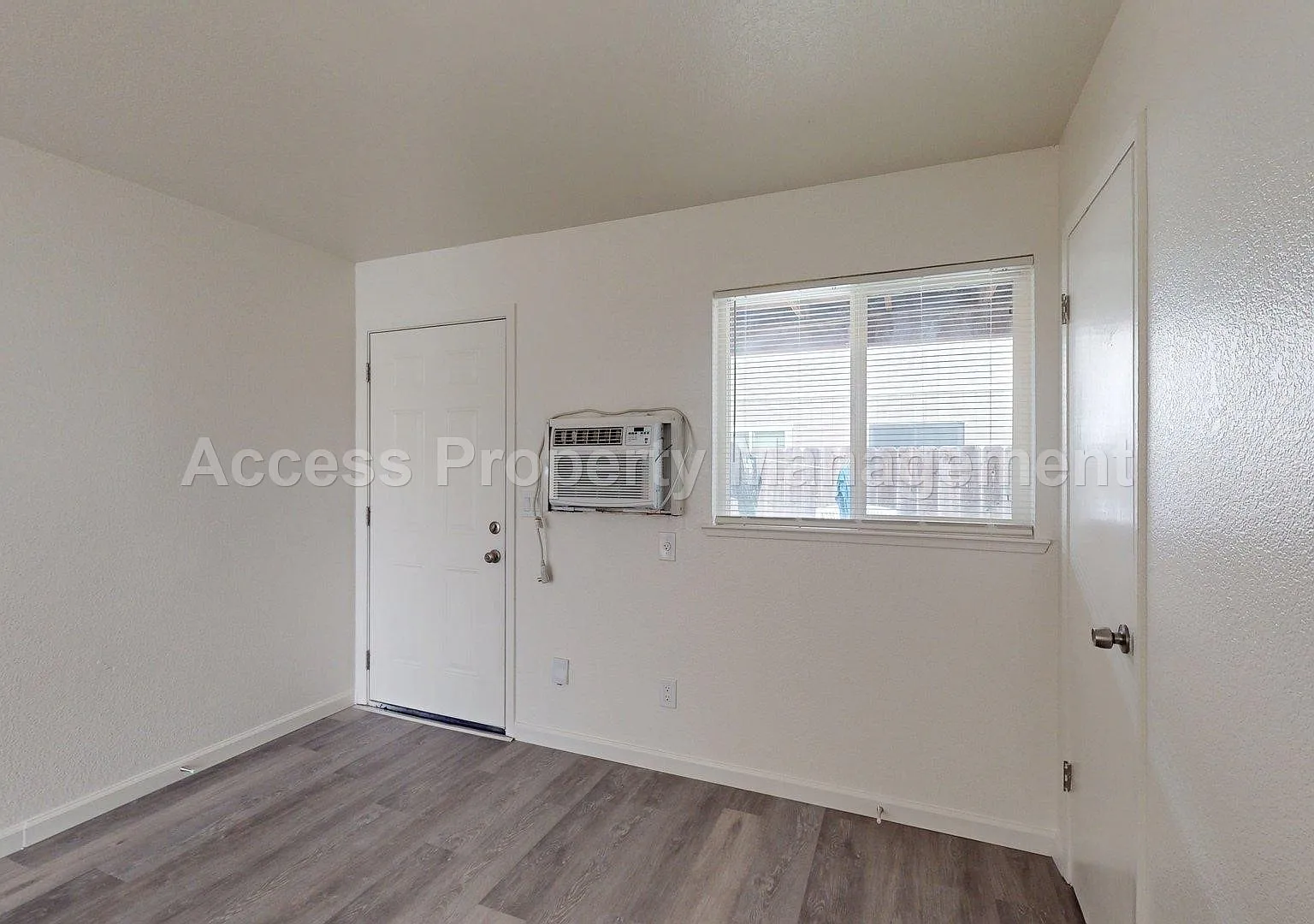 2 bed, 750 sqft, $1,200 — Photo 2