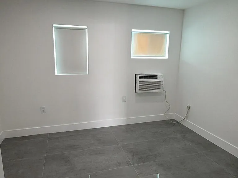 935 Jefferson Ave #10 — Photo 1