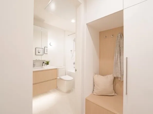 585 Kemsley Ave #205, Coquitlam, BC V3J 3Z2
