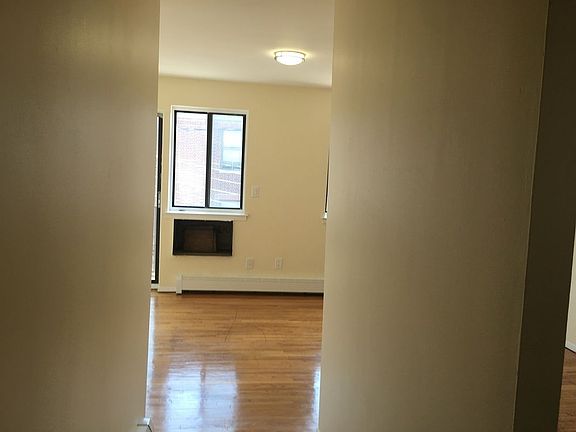 4th image of 2604 14th Pl APT 2