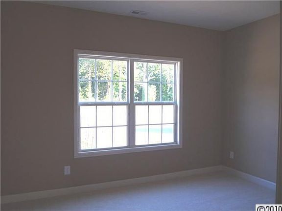 3rd image of 108 Sweet Oaks Ln