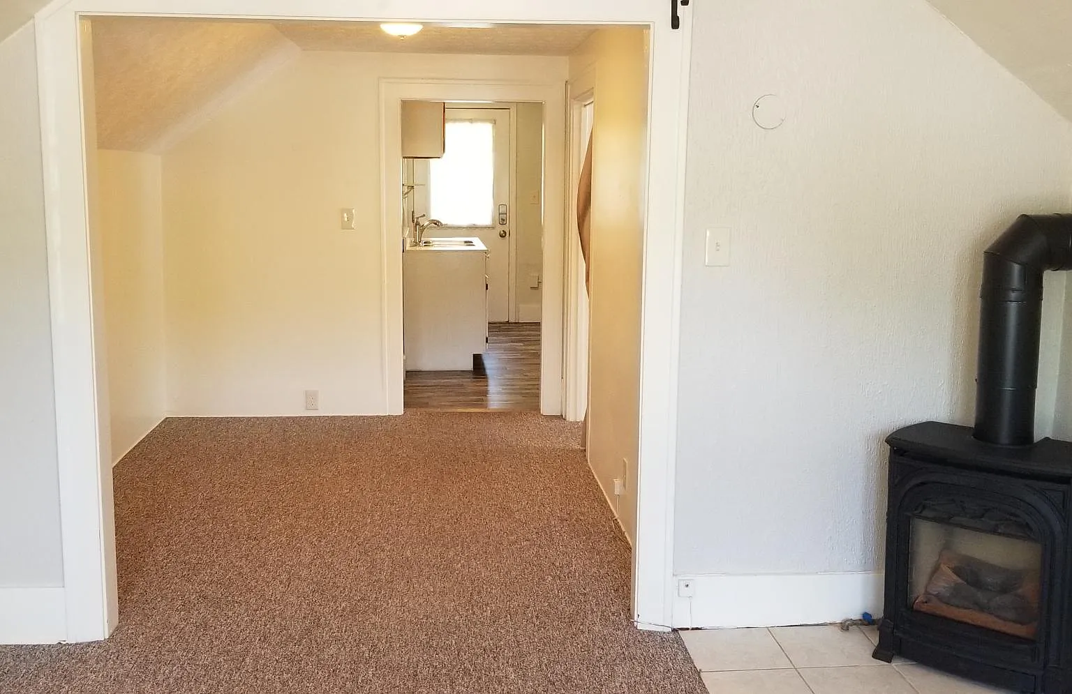 218 E North St — Photo 1