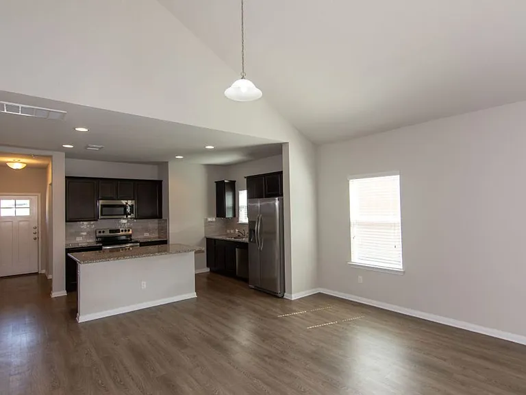 649 Donegal Ln — Photo 7