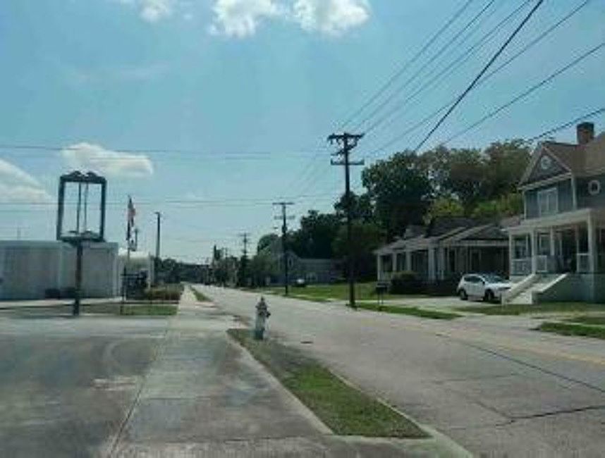 Exterior Neighborhood (street photo)
