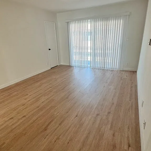 15470 Moorpark St #14 — Photo 11