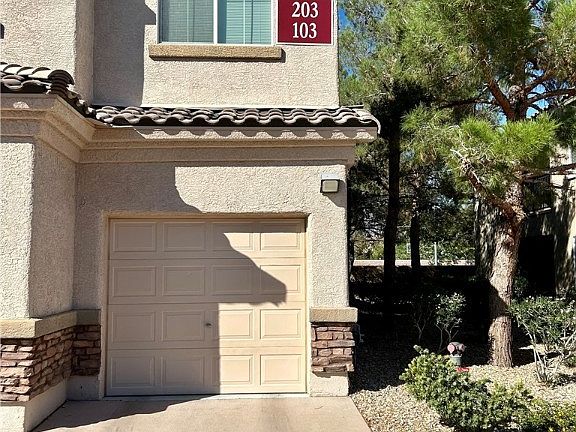 3rd image of 4620 Puglia Ln Unit 103