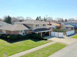 5637 W 99th St, Oak Lawn, IL