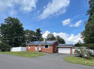 106 Greenleaf Dr, Latham, NY 12110