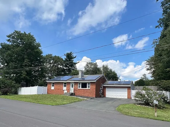 106 Greenleaf Dr, Latham, NY 12110