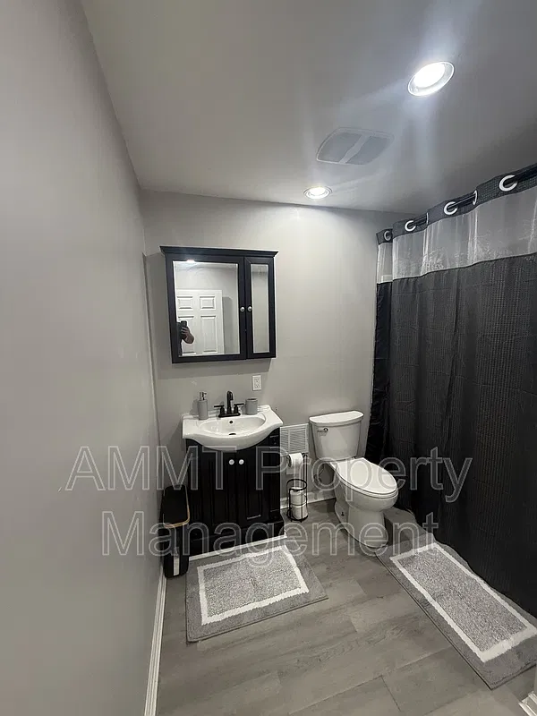 2 bed, 1.0 bath, $2,000 — Photo 3