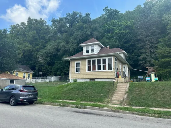 2714 Pinard St, Dubuque, IA 52001