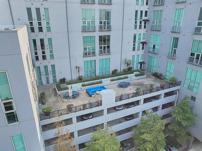 2000 Bagby St #2401 — Photo 36
