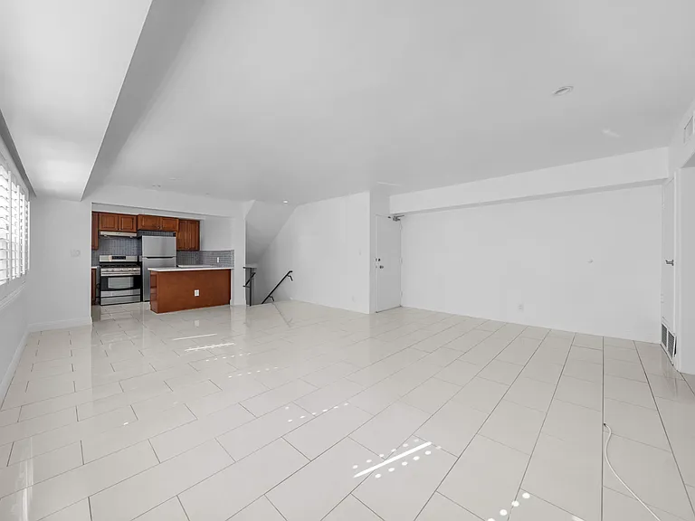 148 S Reeves Dr #4 — Photo 10