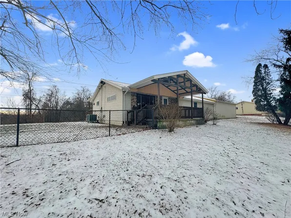 2692 Race Track Rd, New Cumberland, WV 26047