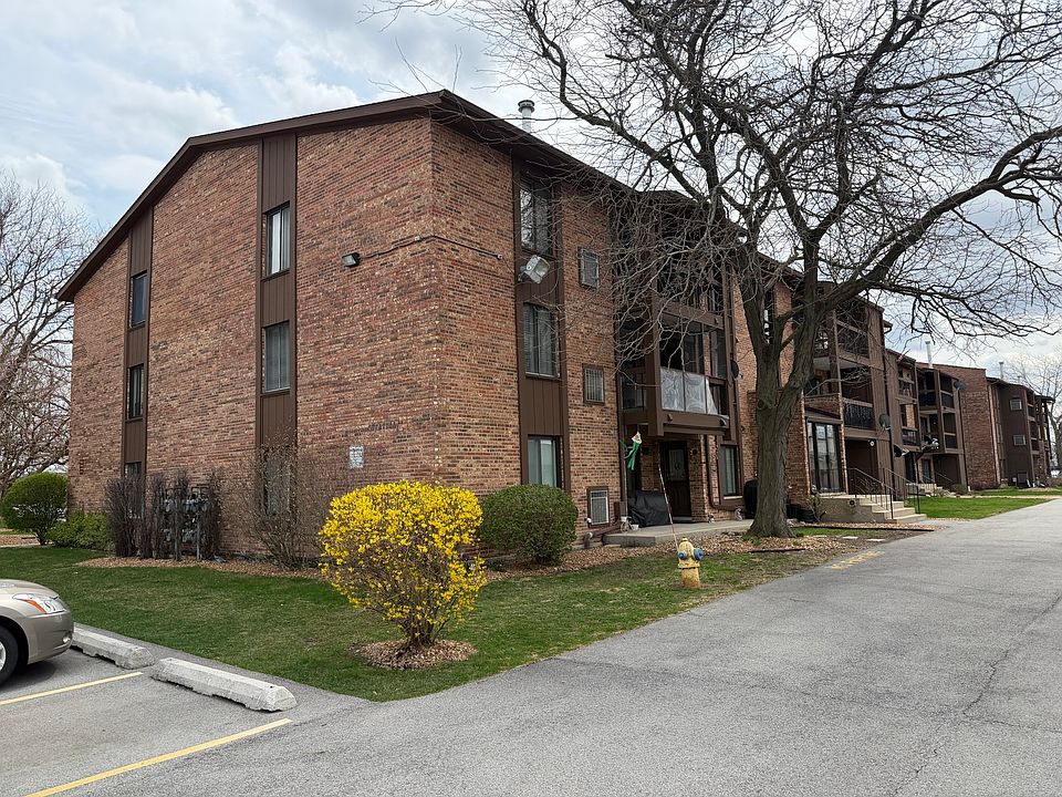 1st image of 7531 175th St APT 422