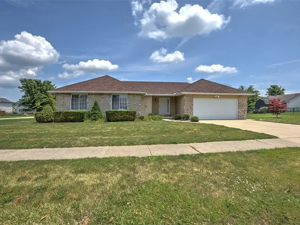 1025 Country Mnr, Mt Zion, IL 62549